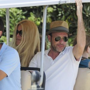 La jeune femme est aujourd'hui devenue le portrait craché de sa mère, comme le prouve ses dernières photos publiées sur Instagram le lundi 17 novembre 2025

Claudia Schiffer, son mari Matthew Vaughn et leurs filles Clementine et Cosima Violet en vacances a Marbella en Espagne le 11 juin 2013.
© GTRES / BESTIMAGE