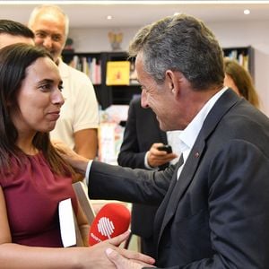 Salhia Brakhlia (journaliste au "Quotidien" sur TMC) avec Nicolas Sarkozy - L'ancien président de la République, dédicace son livre "Passions", à la librairie Jean Jaurès de Nice, France, le lundi 26 août 2019. © Bruno Bebert/Bestimage
