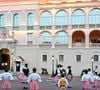Sur le Rocher, la fête s'étale sur 2 jours
Illustration lors de la célébration de la fête de la Saint Jean sur la Place du Palais princier de Monaco, le 23 juin 2025.
La Saint Jean est à l'origine une fête païenne puis chrétienne. Pour les païens, c'était une fête qui célébrait les moissons. Une fois christianisée, cette fête est devenue celle du solstice d'été et donc la fête de la lumière.
© Bruno Bebert / Bestimage