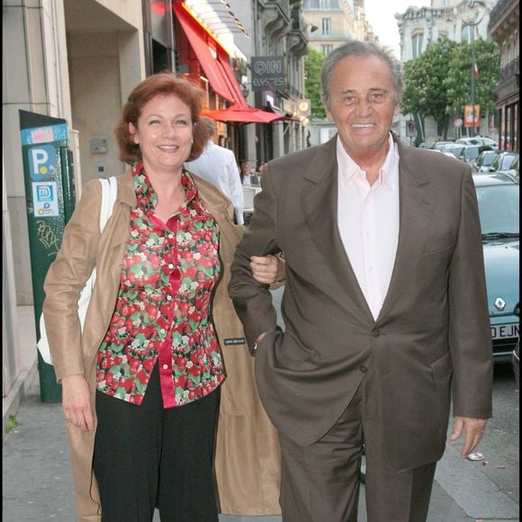 Roger Hanin et sa compagne Agnès Berdugo à la première du film Tu peux garder un secret ? à l'Elysée Biarritz, Paris, le 05 mai 2008. Crédit  : Bertrand Rindoff Petroff / Bestimage