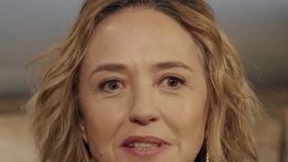 “J’ai eu beaucoup de chance” : Hélène de Fougerolles à 16 ans face à un homme qui ne lui voulait pas du bien, elle raconte ce qu’il s’est passé