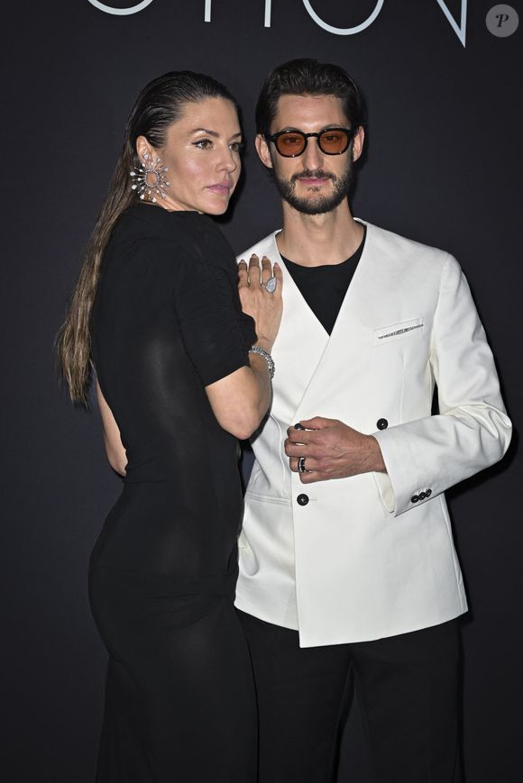 Pierre Niney et sa compagne Natasha Andrews - Photocall du dîner "Women In Motion, Kering", Place de la Castre lors du 78ème Festival International du Film de Cannes le 18 mai 2025. © Olivier Borde/Bestimage