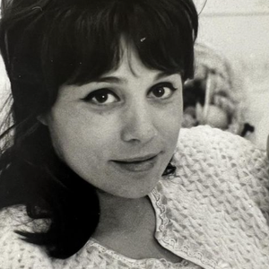 "J’admirais sa joie de vivre (...) C’est encore un peu compliqué pour moi d’en parler. On a beau se dire que la fin fait partie du chemin, on n’est jamais prêt à vivre cela. La sienne est arrivée brutalement"

Elodie Constantin avec son jeune fils Paul après sa naissance @Instagram