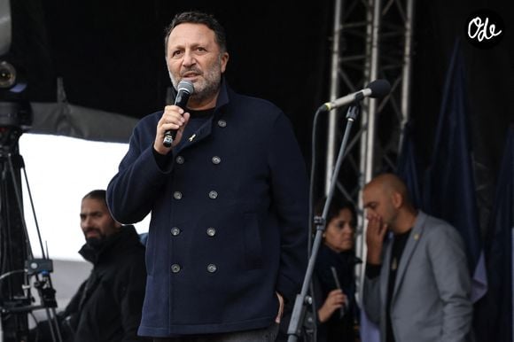 L'animateur et producteur de télévision, Arthur (Jacques Essebag) - Marche en hommage aux victimes de l'attaque du 7 octobre contre Israël par le Hamas, à Paris, le 6 octobre 2024. © Stéphane Lemouton / Bestimage