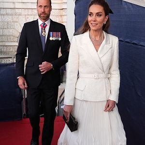 Soucieuse d'éviter tout décolleté ou toute trace de soutien-gorge, Kate Middleton est devenue adepte du body sans bretelles, a expliqué Myka

Kate Middleton à Thanksgiving qui marque le 80ème anniversaire de VE Day à l'Abbaye de Westminster  le 8 mai 2025@Aaron Chown/WPA-Pool / Julien Burton via Bestimage