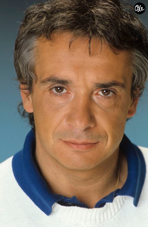 Archives - En France, à Paris, Michel Sardou en studio en décembre 1986.