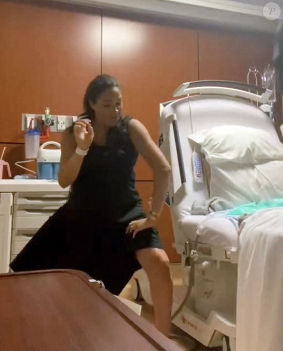 Si la publication a divisé les internautes, elle n'a pas fait réagir la famille royale.

Meghan Markle a partagé une vidéo d'elle en train de danser sur un morceau entraînant pour provoquer le travail alors qu’elle était enceinte de sa fille Lilibet.
La duchesse de Sussex, 43 ans, a publié ce clip le 4 juin 2025 sur Instagram à l’occasion du quatrième anniversaire de sa fille.

Crédit : Meghan Markle / Instagram

Photo : JLPPA