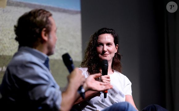 Patrick Mille, Justine Lévy - Débat au théâtre de l'Artistique entre Justine Lévy et Patrick Mille sur le thème Adapter : Fidélité, Trahison, Confiance. Rencontre animée par Charlotte Bouteloup, lors de la 7ème édition du festival Cineroman à Nice le 2 Octobre 2025. © Bebert-Jacovides/Bestimage