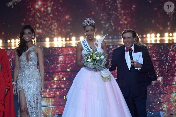 Si elle est devenue la Miss France la plus âgée samedi soir dernier à l'issue de la cérémonie,

Miss France 2025, sur TF1           
Crédits : Pierre Billard/sipa press via Bestimage