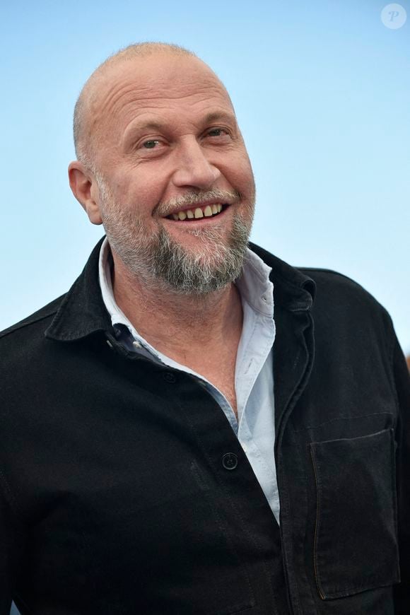 L'acteur Francois Damiens, photocall de la 77e édition du Festival de Cannes le 19 mai 2024, pour le film Le proces du chien - Photo by Depoilly X/ANDBZ/ABACAPRESS.COM - Acteur ; Acteurs ; Art Culture Spectacle ; Art Culture Spectacle ; Cinema ; Comedien ; Comediens ; Festival ; Festival de Cannes ; Festival de Cannes 2024 ; Festival de cinema ; Festival International du Film de Cannes ; Festivals ; Festivals de cinema ; Francois Damiens ; Manifestation culturelle ; Manifestations culturelles ; personnalite people ; Photo-call ; Photo call ; Photocall ; Portrait ; Portraits ; Prise de vue ; Prises de vues