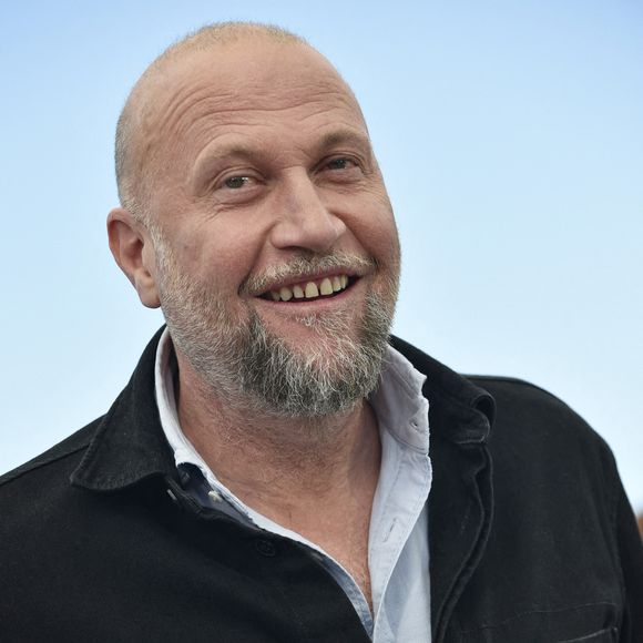 L'acteur Francois Damiens, photocall de la 77e édition du Festival de Cannes le 19 mai 2024, pour le film Le proces du chien - Photo by Depoilly X/ANDBZ/ABACAPRESS.COM - Acteur ; Acteurs ; Art Culture Spectacle ; Art Culture Spectacle ; Cinema ; Comedien ; Comediens ; Festival ; Festival de Cannes ; Festival de Cannes 2024 ; Festival de cinema ; Festival International du Film de Cannes ; Festivals ; Festivals de cinema ; Francois Damiens ; Manifestation culturelle ; Manifestations culturelles ; personnalite people ; Photo-call ; Photo call ; Photocall ; Portrait ; Portraits ; Prise de vue ; Prises de vues