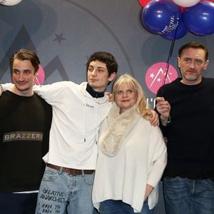 Cet acteur révèle comment Isabelle Nanty a su le rassurer après son accident de la route.

Pierre Lottin, Théo Fernandez, Isabelle Nanty, Jean-Paul Rouve et Sarah Stern lors de la présentation du film "Les Tuche 3 : Liberté, Égalité, FraterniTuche" au Festival International du Film de Comédie de l'Alpe d'Huez.

Photo : Dominique Jacovides / Bestimage