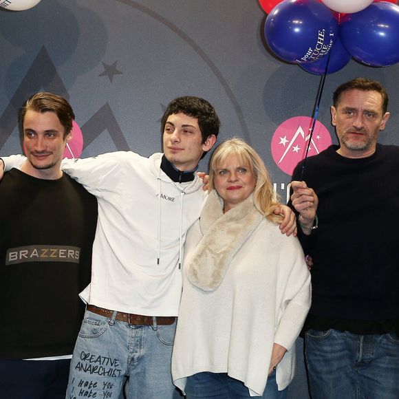 Cet acteur révèle comment Isabelle Nanty a su le rassurer après son accident de la route.

Pierre Lottin, Théo Fernandez, Isabelle Nanty, Jean-Paul Rouve et Sarah Stern lors de la présentation du film "Les Tuche 3 : Liberté, Égalité, FraterniTuche" au Festival International du Film de Comédie de l'Alpe d'Huez.

Photo : Dominique Jacovides / Bestimage