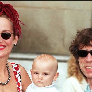 Il va donc faire don de sa fortune à des associations caritatives.

Mick Jagger et Jerry Hall avec leur fils Gabriel (archive)
©ALPHA AGENCY / BESTIMAGE