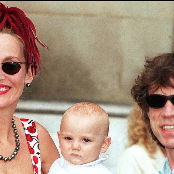 Il va donc faire don de sa fortune à des associations caritatives.

Mick Jagger et Jerry Hall avec leur fils Gabriel (archive)
©ALPHA AGENCY / BESTIMAGE