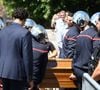Son cercueil fut porté par les pompiers dont il était un fervent défenseur.

Raphael Lafargue/ABACAPRESS.COM