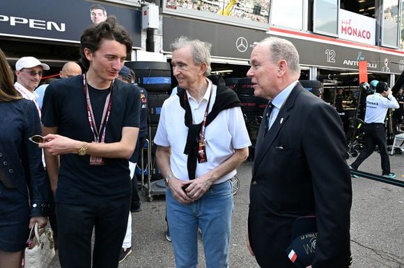 Jean Arnault, Bernard Arnault, Albert II de Monaco - Les célébrités et pilotes dans les stands la veille du Grand Prix de Formule 1 (F1) de Monaco le 24 mai 2025. © Lionel Urman / Bestimage