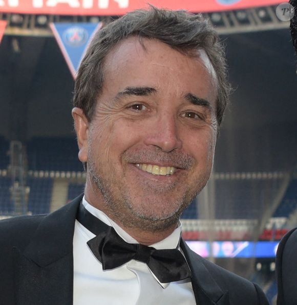 Et puis, très attaché aux États-Unis, l'homme d'affaires a longtemps possédé une somptueuse villa à Greenwich, dans le Connecticut, avant de changer de cap en 2008 pour s'offrir une résidence dans les Hamptons. 

Exclusif - Arnaud Lagardère - 5ème dîner de gala de la fondation Paris Saint-Germain au parc des Princes à Paris, France. Rachid Bellak/Bestimage