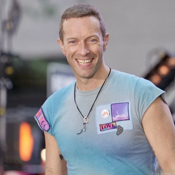 8 octobre 2024, New York, New York, États-Unis : (NOUVEAU) Coldplay se produit en live dans l'émission Today Show à New York. Le 8 octobre 2024, à New York, États-Unis : Coldplay se produit en direct sur la place du TODAY Show dans le cadre de la série de concerts Citi et fait la promotion de leur nouvel album. Ayra Starr chante "Good Feeling" avec Chris Martin, le chanteur principal du groupe. Zuma Press/Bestimage