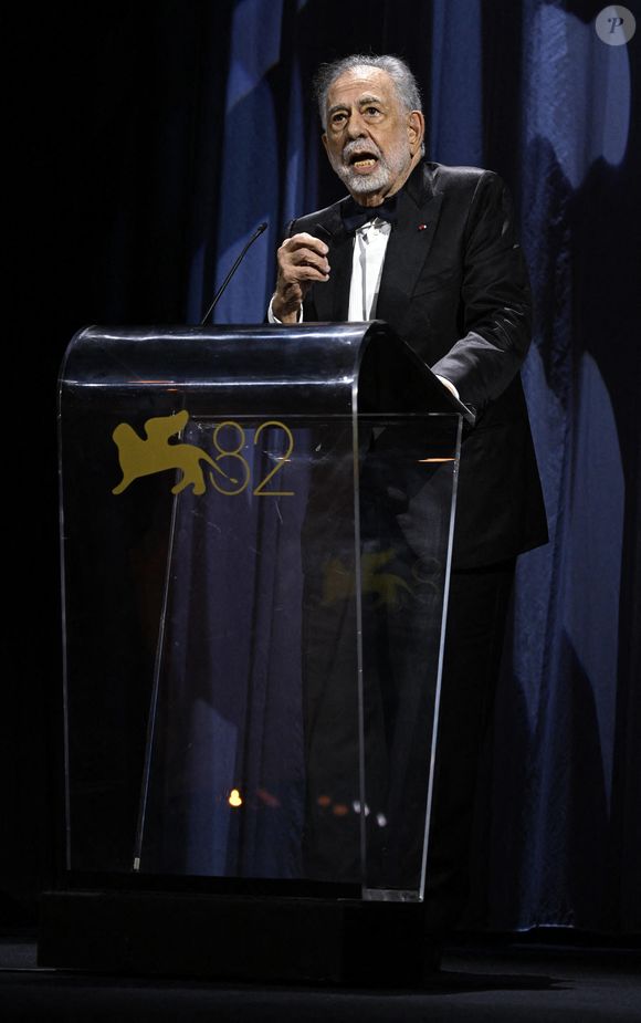 27 août 2025, Venise, Italie : le réalisateur américain Francis Ford Coppola prononce un discours lors de la cérémonie de remise du Lion d’or pour l’ensemble de sa carrière au 82ᵉ Festival international du film de Venise, Italie, le 27 août 2025. 

© ANSA / Riccardo Antimiani (© ANSA via ZUMA Press / Bestimage).