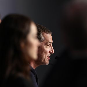 comme ils l'expliquent dans les colonnes de "La Provence".

Marion Cotillard, Guillaume Canet lors de la conférence de presse pour le film Karma lors du 79ème Festival International du Film de Cannes le 16 mai 2026. © Valentina Claret / Pool / Bestimage