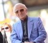 Cet investissement était stratégique et permettait de générer des revenus via diffusions, reprises et utilisations commerciales.

Charles Aznavour reçoit son étoile sur le Hollywood Walk of Fame à Los Angeles, le 24 août 2017.
© Chris Delmas/Bestimage