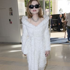 Isabelle Huppert est aperçue à l'hôtel Martinez lors du 77e Festival de Cannes le 19 mai 2024 à Cannes, France. Photo by Marco Piovanotto/ABACAPRESS.COM