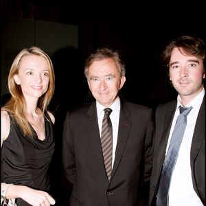 Bernard Arnault, Delphine et Antoine au défilé Dior hommes, en 2007 © BERTRAND RINDOFF PETROFF / BESTIMAGE
