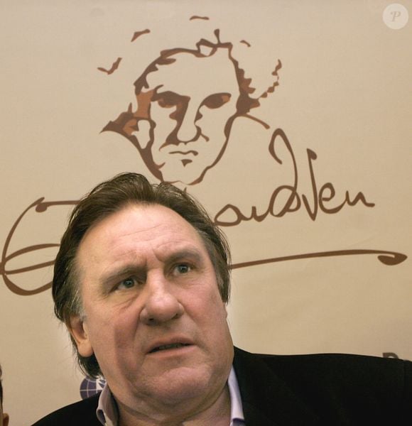 Il est situé en Anjou

Archives - Gerard Depardieu fait la promotion du vin d'Anjou "Chateau de Tigné", fabrique dans sa propriete dans la vallee de la Loire. Le 28 octobre 2007