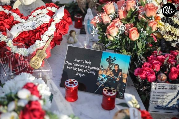 Illustrations de la tombe de Johnny Hallyday au cimetière marin de Lorient à Saint-Barthélemy le 14 avril 2018. 
Crédit : Agence / Bestimage