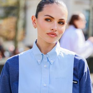 Très éprouvée par la perte de celui qu’elle considérait comme son "âme sœur", elle explique avoir pu compter sur un soutien essentiel : sa fille Thylane, née en 2001
Thylane Blondeau aux arrivées au défilé Miu Miu Collection Femme Prêt-à-Porter Automne/Hiver 2026-2027 lors de la Fashion Week de Paris (PFW) au palais d'lena conseil Economique, social et environnemental, à Paris, France, le 10 mars 2026. © Denis Guignebourg/Bestimage
