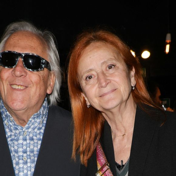 Exclusif - Gilbert Montagné et sa femme Nikole - Claude Lemesle reçoit la cravate des arts et des lettres des mains de G. Davoust lors de son concert au Café de la Gare à l'occasion de son 80ème anniversaire à Paris le 12 octobre 2025. 
© Coadic Guirec/Bestimage