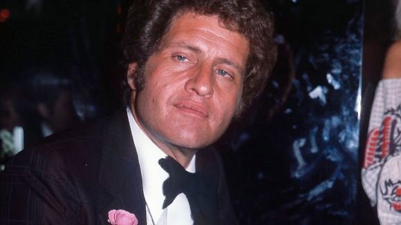 Joe Dassin s'est éteint à 41 ans au beau milieu d'un déjeuner devant ses jeunes enfants, ses derniers mots gravés à jamais