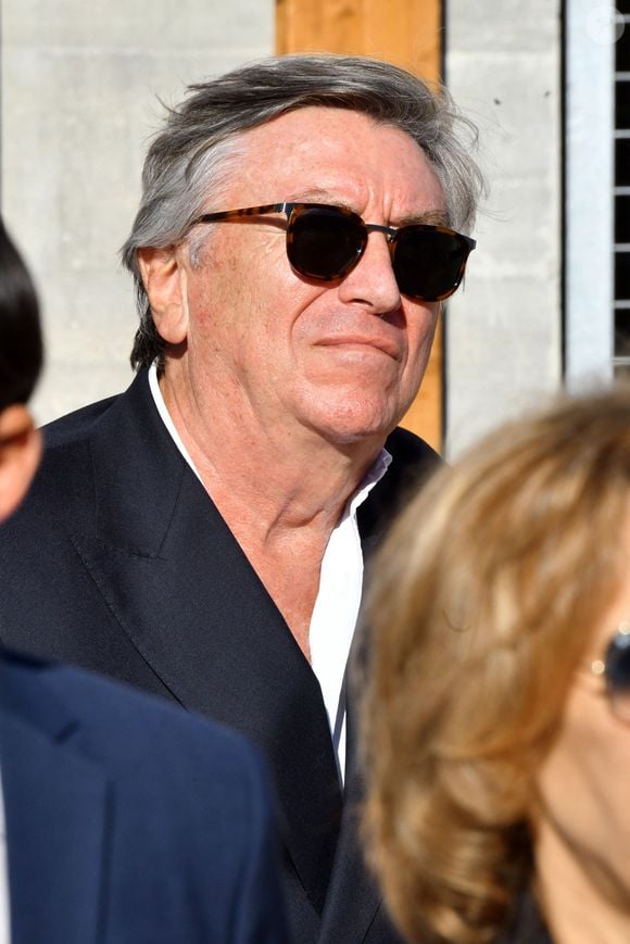 S'il rend l'antenne, le journaliste a bien d'autres activités, dont une qui l'a poussé à quitter Paris.

Jacques Legros - Le prince Albert II de Monaco et la princesse Charlene, présidente de la SPA monégasque, ont inauguré le nouveau refuge de la SPA de Monaco à Peille, le 16 septembre 2024. © Bruno Bebert / Bestimage