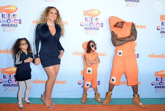 Et ils sont le portrait craché de leur père, Nick Cannon.

Monroe Cannon, Nick Cannon, Moroccan Scott Cannon et Mariah Carey assistent aux Nickelodeon's 2017 Kids' Choice Awards au USC Galen Center le 11 mars 2017 à Los Angeles, Californie. Photo by Lionel Hahn/ABACAUSA.COM