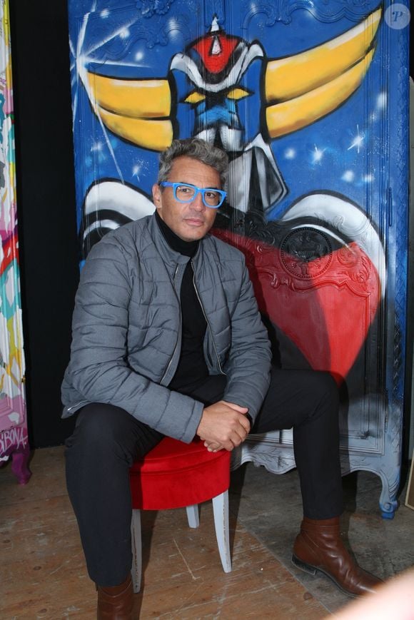 Il s'est installé dans l'Yonne, à près de 200 kilomètres de la capitale.

Exclusif - Julien Cohen - Ouverture de la Foire de Chatou 2020, le 26 septembre 2020.
© JLPPA/Bestimage