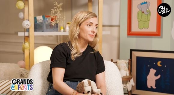 Interrogée par Hélène Calas, dans le podcast "Grands Enfants" lancé en juillet 2026, elle explique avoir beaucoup voyagé avec sa famille lorsque son père changeait de club.

Jade Leboeuf était l'invitée d'Hélène Calas dans le podcast "Grands Enfants" lancé en juillet 2026.

Capture d'écran de la chaîne YouTube du podcast Grands Enfants