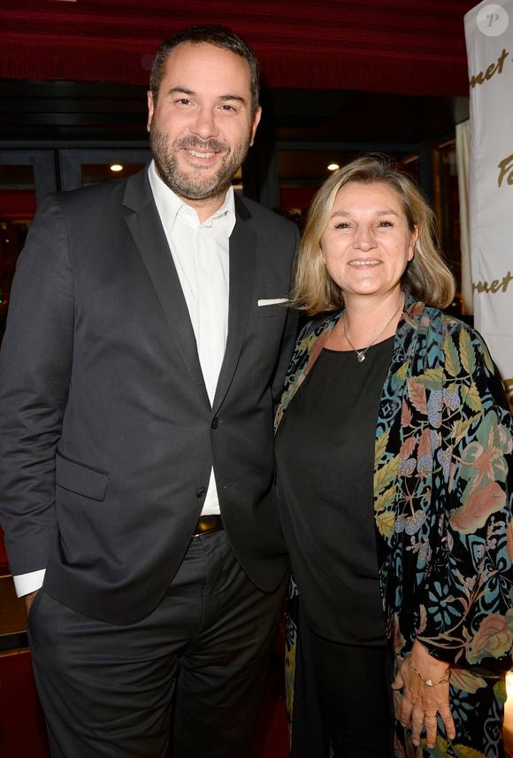 En effet, son épouse Catherine officie comme journaliste littéraire à Radio France International.

Bruce Toussaint et sa femme Catherine - Soirée "Stars et Saveurs" à l’occasion de la nouvelle carte élaborée par le chef Pierre Gagnaire au Fouquet’s à Paris le 12 octobre 2015.
COADIC GUIREC / BESTIMAGE