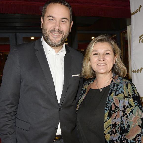 En effet, son épouse Catherine officie comme journaliste littéraire à Radio France International.

Bruce Toussaint et sa femme Catherine - Soirée "Stars et Saveurs" à l’occasion de la nouvelle carte élaborée par le chef Pierre Gagnaire au Fouquet’s à Paris le 12 octobre 2015.
COADIC GUIREC / BESTIMAGE