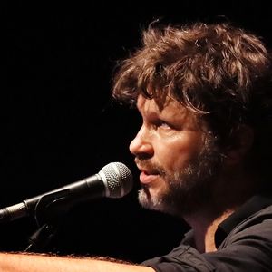 Exclusif - Bertrand Cantat (ex-membre du groupe "Noir Désir" et actuel membre du groupe "Détroit") fait une pause dans sa carrière musicale et se lance dans une tournée de lecture de textes poétiques avec deux musiciens autour de lui. Son nouveau spectacle de lecture (Condor Live) est tiré du livre "Condor" de Caryl Ferey. C'est une oeuvre allégorique et hallucinée, d'un couple fuyant la mort dans le Chili d'après Pinochet. Cenon, le 22 septembre 2016.
© Patrick Bernard/ Bestimage