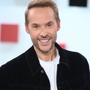 Exclusif - Damien Thevenot lors de l'enregistrement de l'émission Vivement Dimanche, au studio Rive gauche, à Paris, France, le 22 octobre 2025, présentée par M.Drucker, diffusée sur France 3 le 16 novembre 2025. © Guillaume Gaffiot/Bestimage