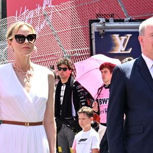 Aux côtés du prince Albert II, elle a participé aux cérémonies officielles sur le circuit.

Le prince Albert II de Monaco et la princesse Charlène de Monaco - Formula 1 Louis Vuitton Grand Prix de Monaco 2026 le 7 juin 2026. © Bruno Bebert/Bestimage