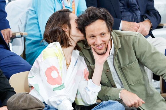 Le chanteur Vianney et sa femme Catherine Robert en tribunes lors des Internationaux de France de Tennis de Roland Garros 2025, à Paris, France, le 6 juin 2025. © Jacovides-Moreau/Bestimage