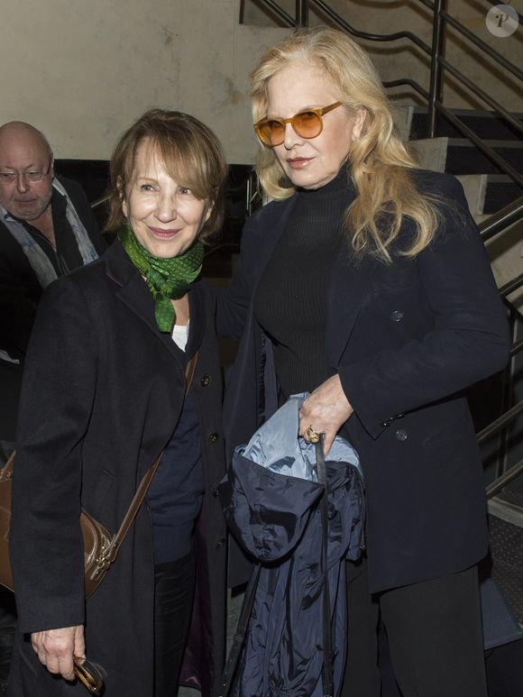 Lors des obsèques de Nathalie Baye, Sylvie Vartan a eu un dernier geste symbolique. Elle a déposé une gerbe de fleurs avec la mention "Inoubliable".

Nathalie Baye et Sylvie Vartan - Soirée en l'honneur de Danielle Darrieux lors de la projection du film "Occupe-toi d'Amélie" de Claude Autant-Lara au Max Linder Panorama à Paris le 9 avril 2018. © Pierre Perusseau/Bestimage