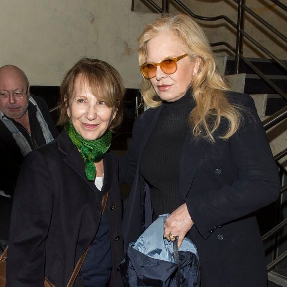 Lors des obsèques de Nathalie Baye, Sylvie Vartan a eu un dernier geste symbolique. Elle a déposé une gerbe de fleurs avec la mention "Inoubliable".

Nathalie Baye et Sylvie Vartan - Soirée en l'honneur de Danielle Darrieux lors de la projection du film "Occupe-toi d'Amélie" de Claude Autant-Lara au Max Linder Panorama à Paris le 9 avril 2018. © Pierre Perusseau/Bestimage