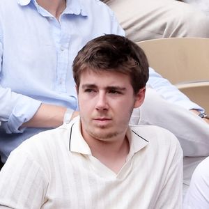 Oscar Bruel a pris la parole pour casser une idée reçue très tenace sur notre boisson réconfortante préférée.

Patrick Bruel et ses fils Oscar et Léon dans les tribunes lors des Internationaux de France de Tennis de Roland Garros. Paris. © Dominique Jacovides/Bestimage