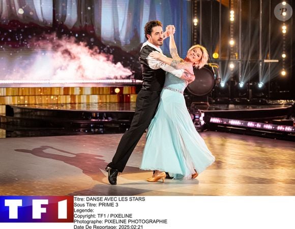 Sophie Davant et son partenaire Nicolas Archambault, lors du prime de "Danse avec les stars 2025", le 21 février