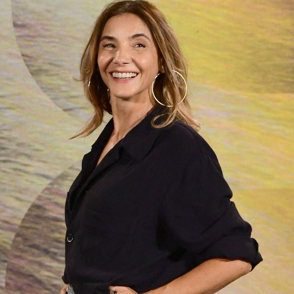 Cette destination a d'ailleurs été élue destination de vacances d’été la plus sous-estimée et la plus luxueuse d’Europe, selon un classement de l’agence de voyages londonienne CV Villas. 

Clotilde Courau - Photocall du film suisse "Le Lac" lors du 78ème Festival international du film de Locarno, le 14 août 2025.
© Romain Doucelin / Bestimage