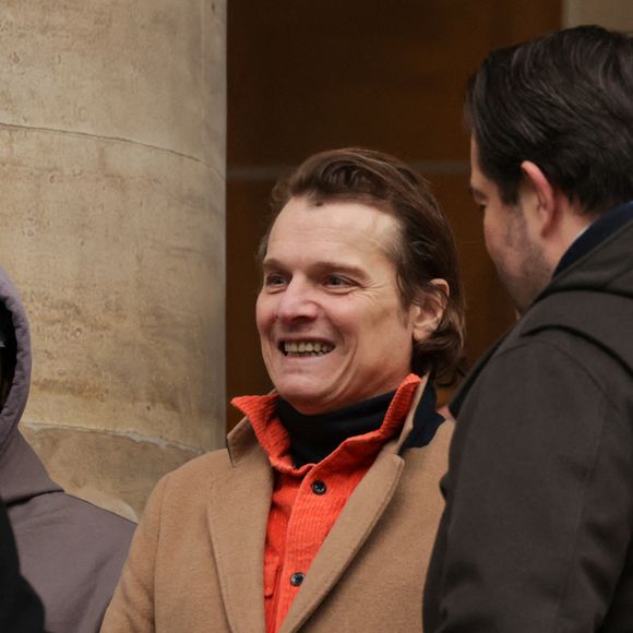 Bénabar s'est notamment confié sur son fils, qui a choisi de suivre une voie artistique en devenant musicien.

Bénabar et Jean-François Piege lors de la cérémonie funéraire de Jean-Luc Petitrenaud à l'église Saint-Pierre-du-Gros-Caillou, dans le 7e arrondissement de Paris, en France, le 17 janvier 2025. Jean-Luc Petitrenaud, critique gastronomique et personnalité de la télévision française, est décédé le 10 janvier à l'âge de 74 ans. 

 Photo de Nasser Berzane/ABACAPRESS.COM