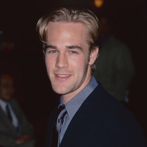 Nashville, TN FILE PHOTOS James Van Der Beek, la star de la série pour adolescents des années 1990 "Dawson's Creek", est décédé mercredi à l'âge de 48 ans après une bataille contre le cancer, a annoncé sa femme sur les médias sociaux.

Photo : Backgrid USA / Bestimage